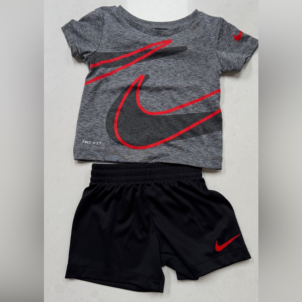 Nike Kids Dri Fit T-Shirt and shorts set - Grey/Black (12M)